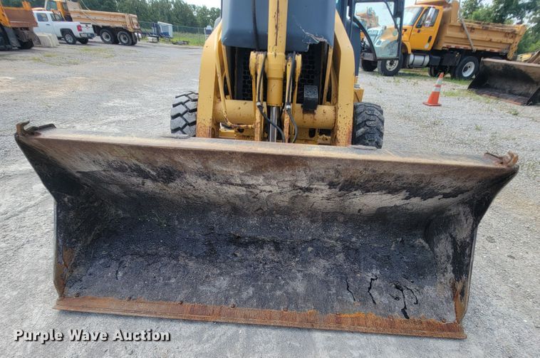 image for item IF9956 2004 John Deere 310SG  backhoe