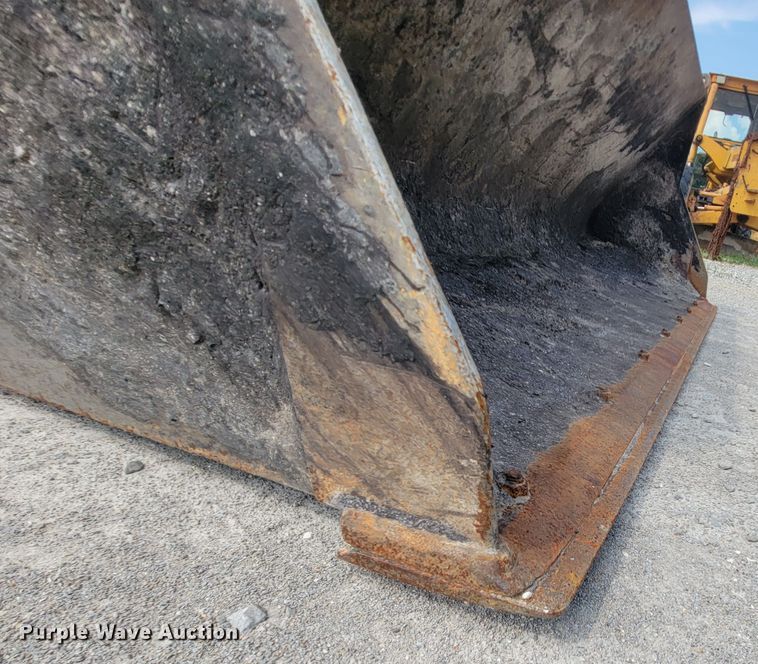 image for item IF9956 2004 John Deere 310SG  backhoe