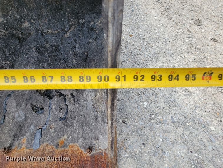 image for item IF9956 2004 John Deere 310SG  backhoe