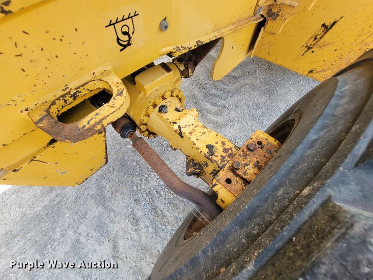 image for item IF9956 2004 John Deere 310SG  backhoe