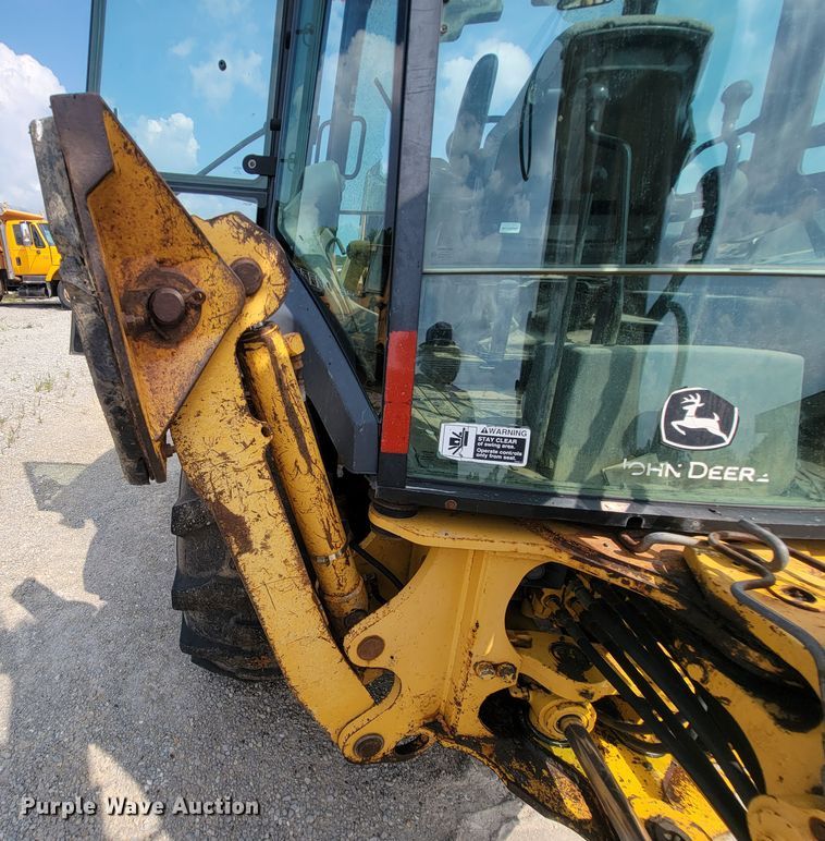 image for item IF9956 2004 John Deere 310SG  backhoe