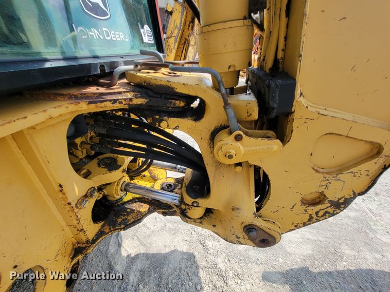 image for item IF9956 2004 John Deere 310SG  backhoe