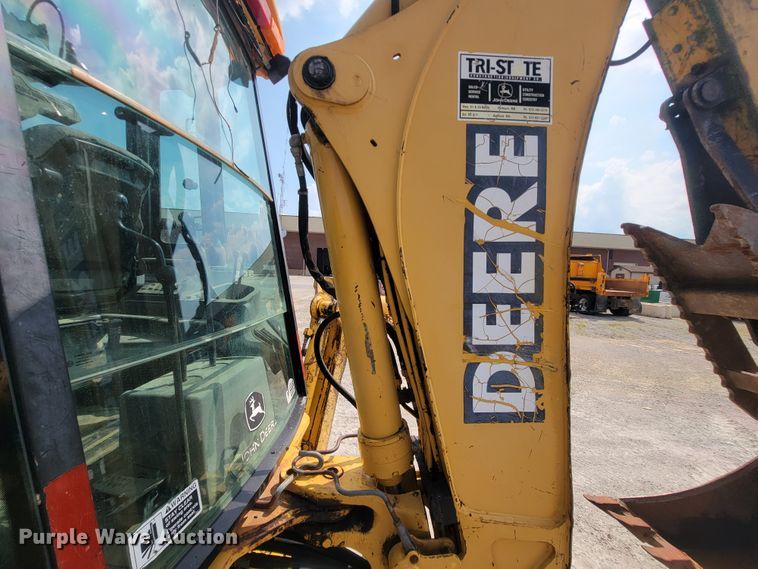 image for item IF9956 2004 John Deere 310SG  backhoe