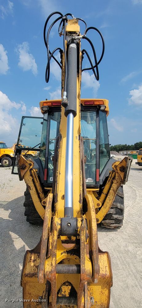 image for item IF9956 2004 John Deere 310SG  backhoe