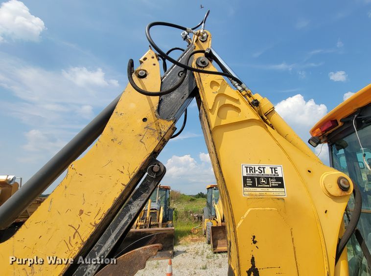 image for item IF9956 2004 John Deere 310SG  backhoe