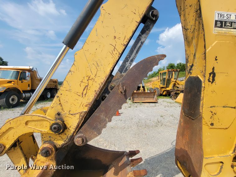 image for item IF9956 2004 John Deere 310SG  backhoe