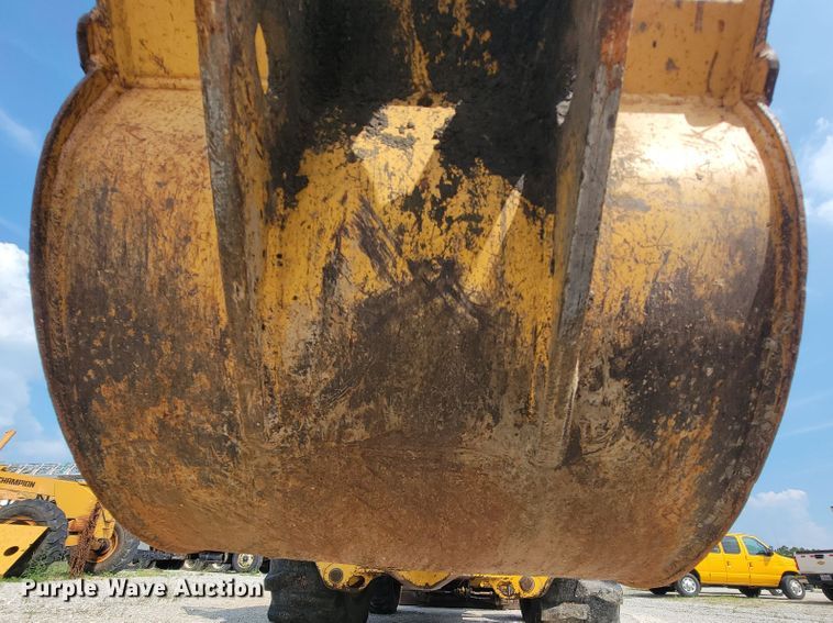 image for item IF9956 2004 John Deere 310SG  backhoe