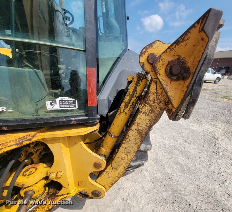 image for item IF9956 2004 John Deere 310SG  backhoe