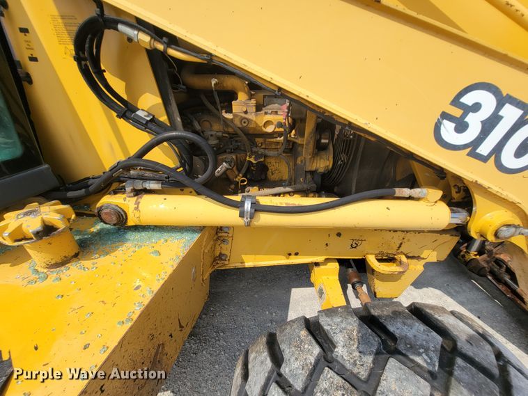 image for item IF9956 2004 John Deere 310SG  backhoe