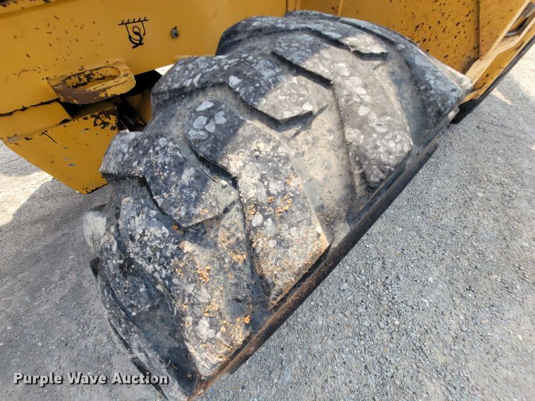 image for item IF9956 2004 John Deere 310SG  backhoe