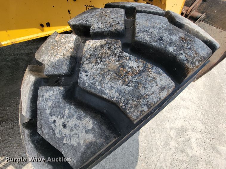 image for item IF9956 2004 John Deere 310SG  backhoe