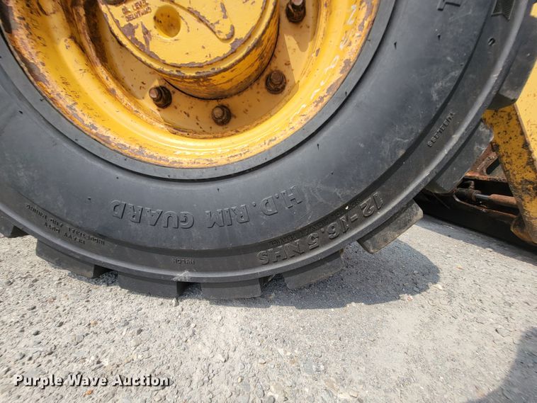 image for item IF9956 2004 John Deere 310SG  backhoe