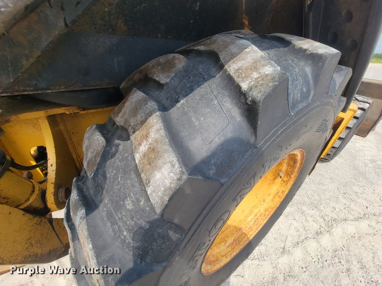 image for item IF9956 2004 John Deere 310SG  backhoe