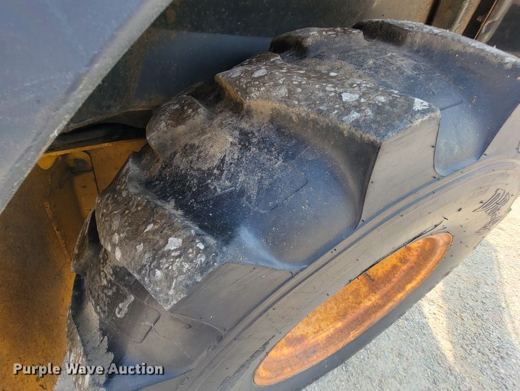 image for item IF9956 2004 John Deere 310SG  backhoe