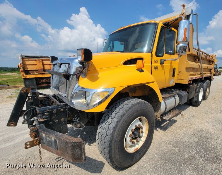 image for item IF9957 2006 International 7400  dump truck