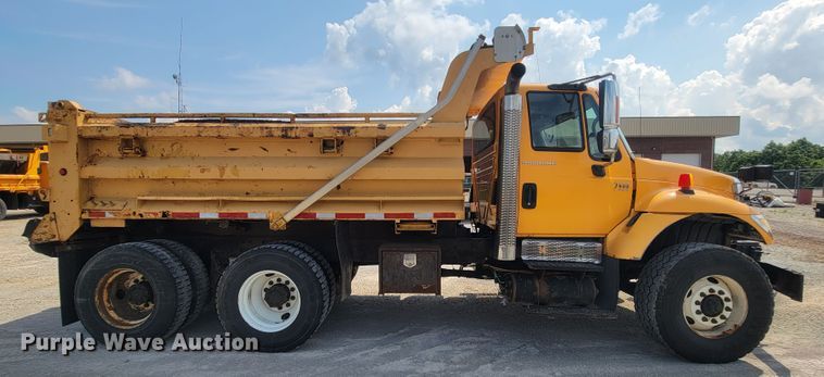 image for item IF9957 2006 International 7400  dump truck