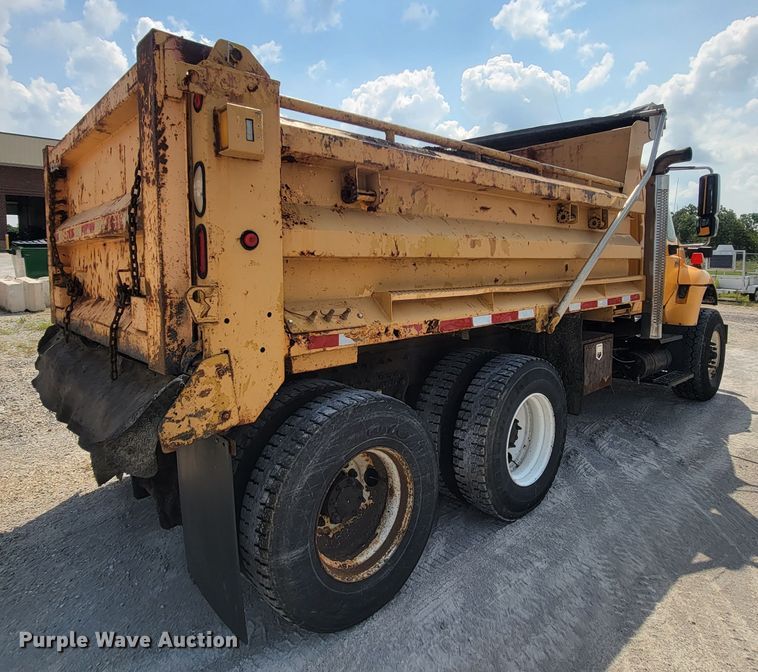 image for item IF9957 2006 International 7400  dump truck