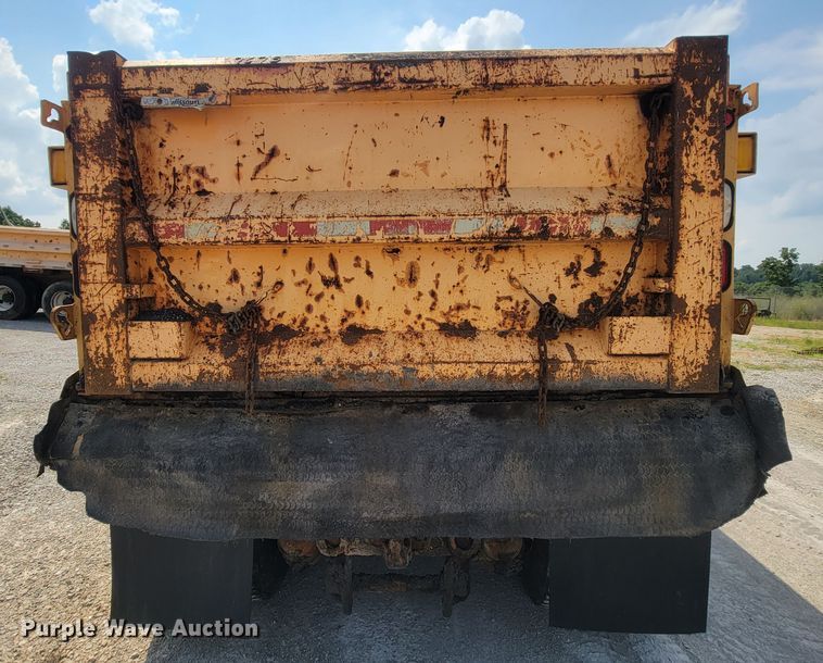 image for item IF9957 2006 International 7400  dump truck