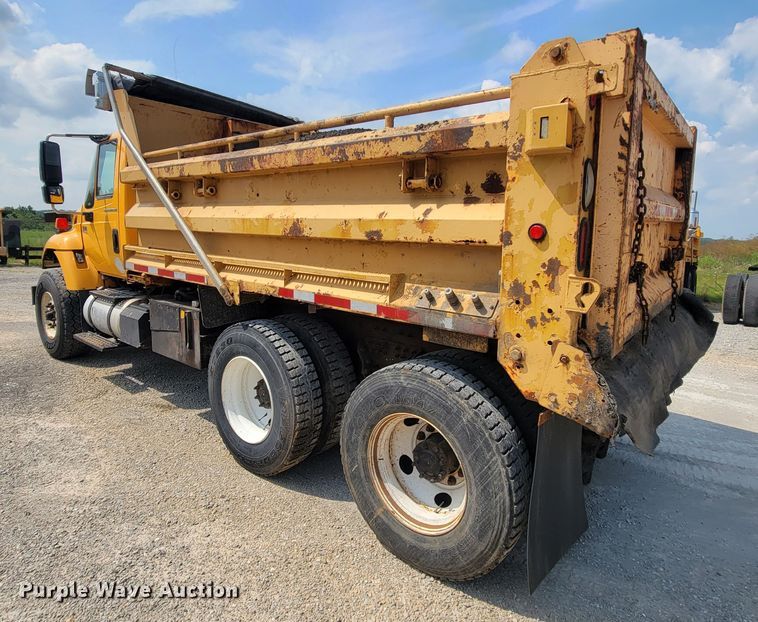 image for item IF9957 2006 International 7400  dump truck