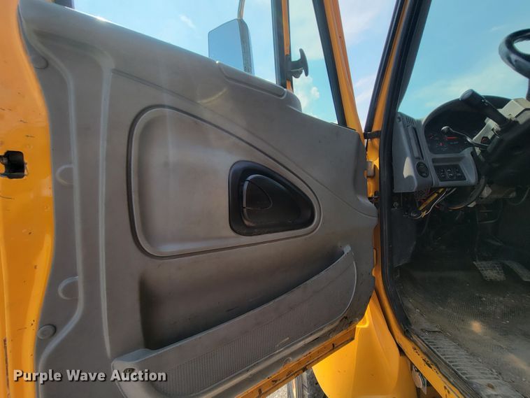 image for item IF9957 2006 International 7400  dump truck