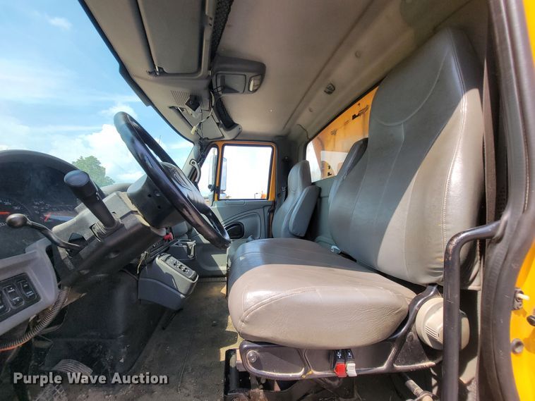 image for item IF9957 2006 International 7400  dump truck