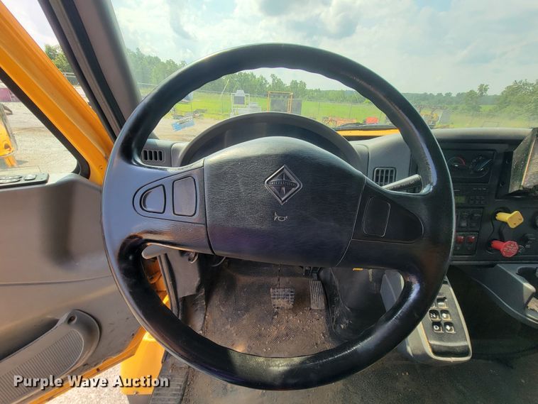 image for item IF9957 2006 International 7400  dump truck