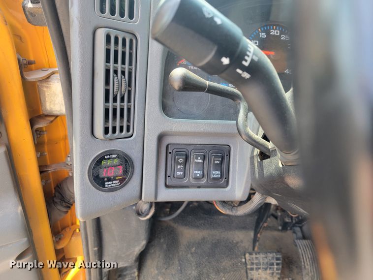 image for item IF9957 2006 International 7400  dump truck