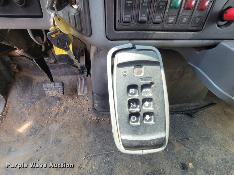 image for item IF9957 2006 International 7400  dump truck