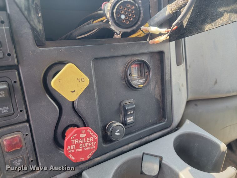 image for item IF9957 2006 International 7400  dump truck