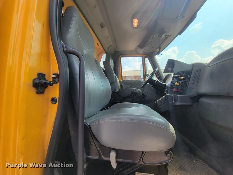 image for item IF9957 2006 International 7400  dump truck