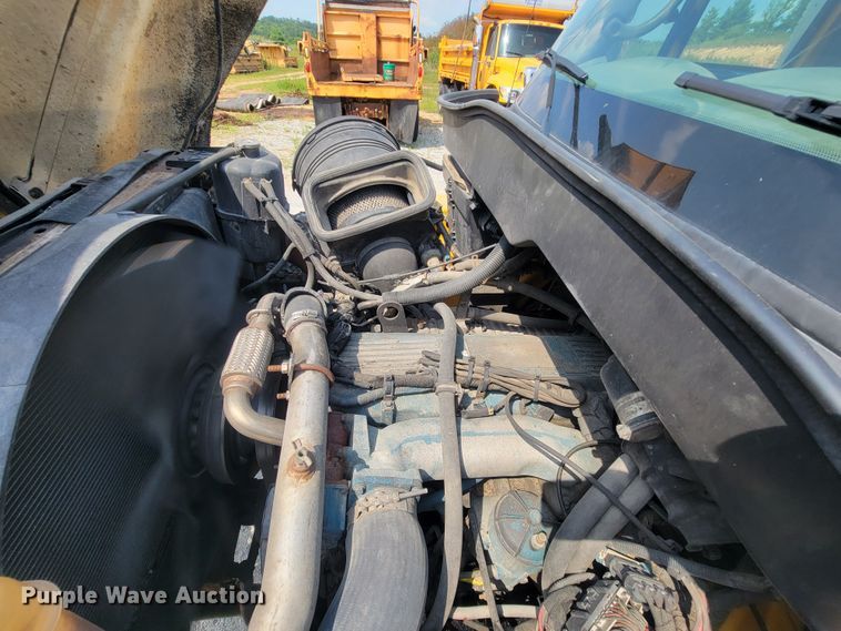 image for item IF9957 2006 International 7400  dump truck