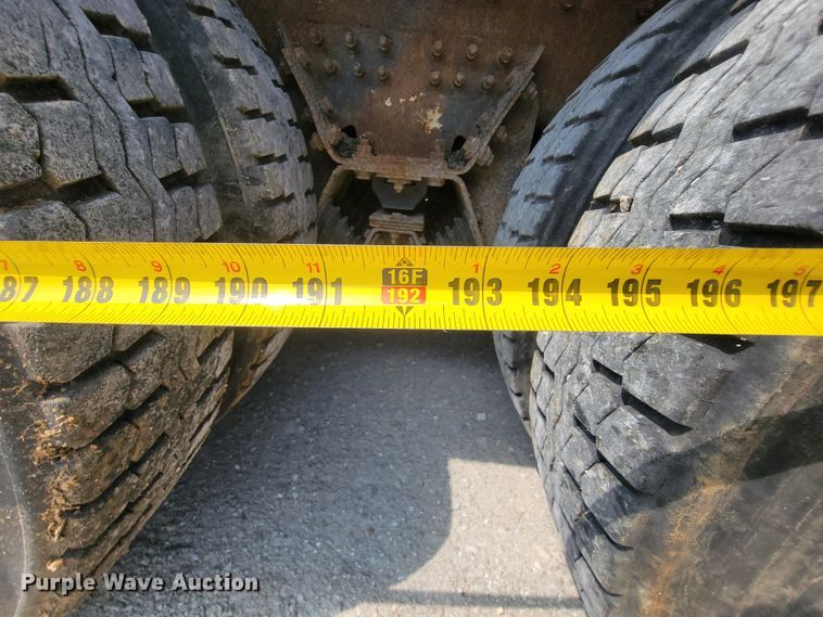 image for item IF9957 2006 International 7400  dump truck