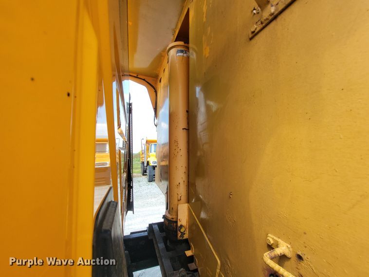 image for item IF9957 2006 International 7400  dump truck