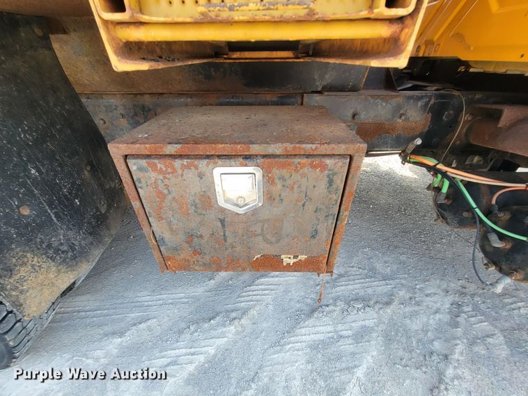 image for item IF9957 2006 International 7400  dump truck
