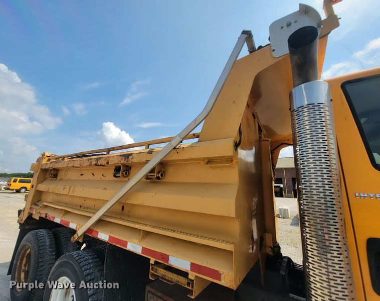 image for item IF9957 2006 International 7400  dump truck