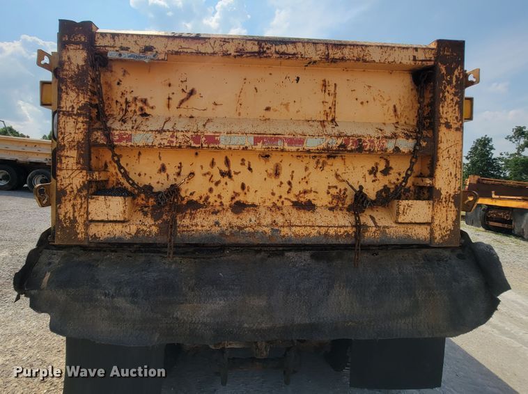 image for item IF9957 2006 International 7400  dump truck