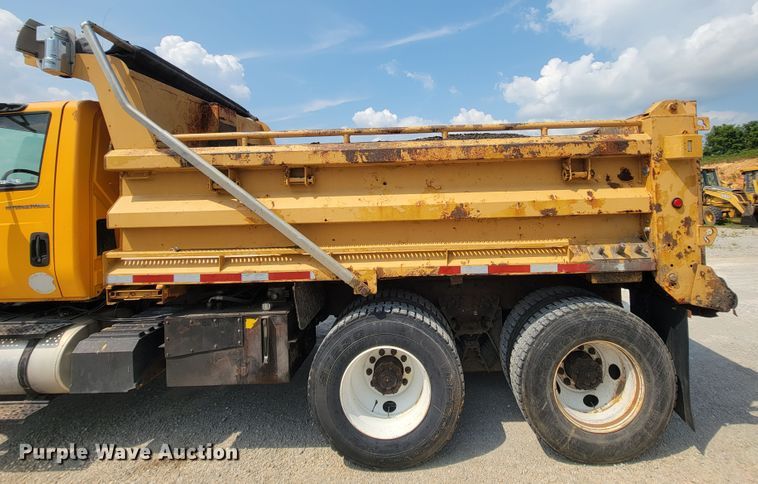 image for item IF9957 2006 International 7400  dump truck