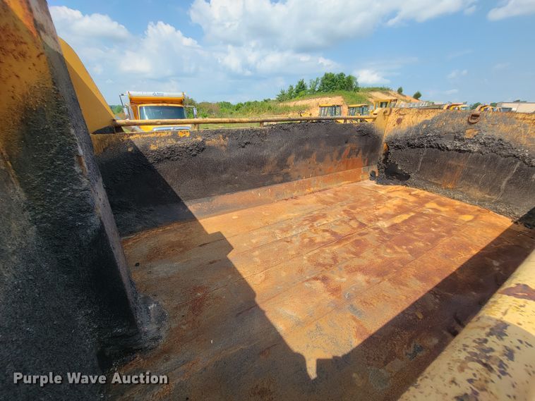 image for item IF9957 2006 International 7400  dump truck