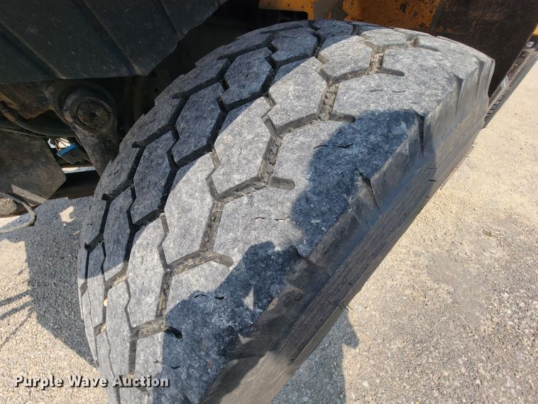 image for item IF9957 2006 International 7400  dump truck