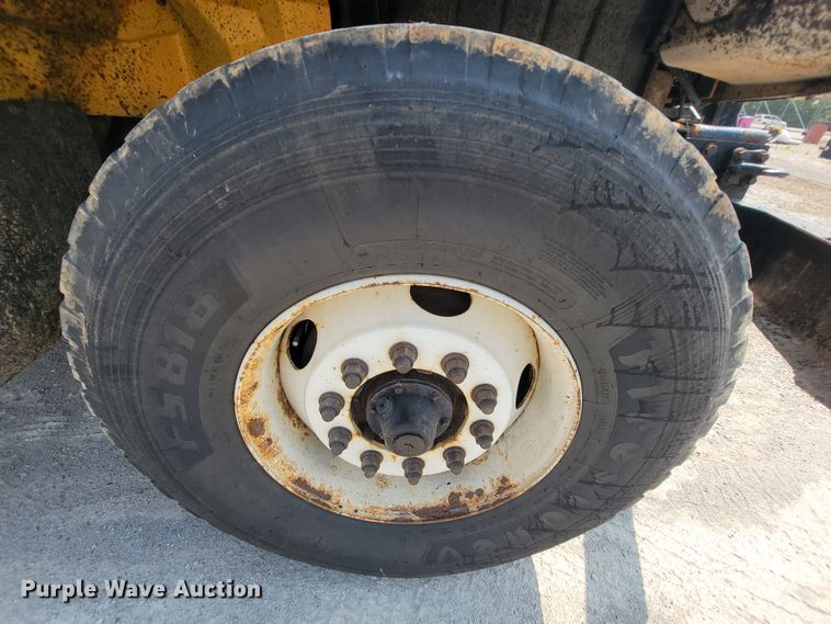 image for item IF9957 2006 International 7400  dump truck