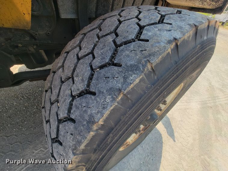 image for item IF9957 2006 International 7400  dump truck