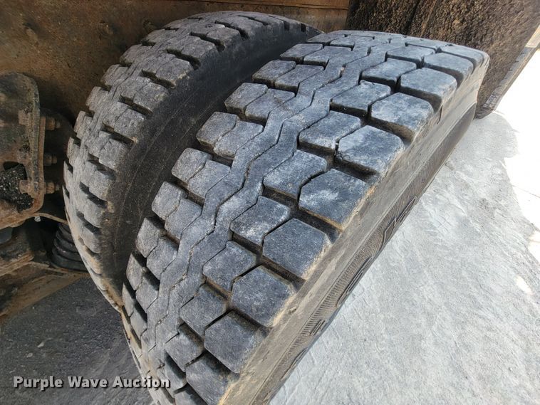 image for item IF9957 2006 International 7400  dump truck