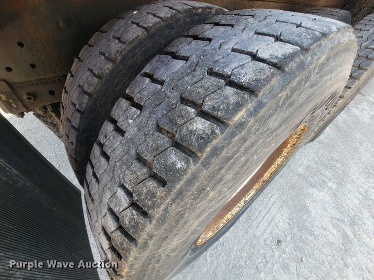 image for item IF9957 2006 International 7400  dump truck