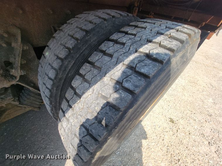 image for item IF9957 2006 International 7400  dump truck