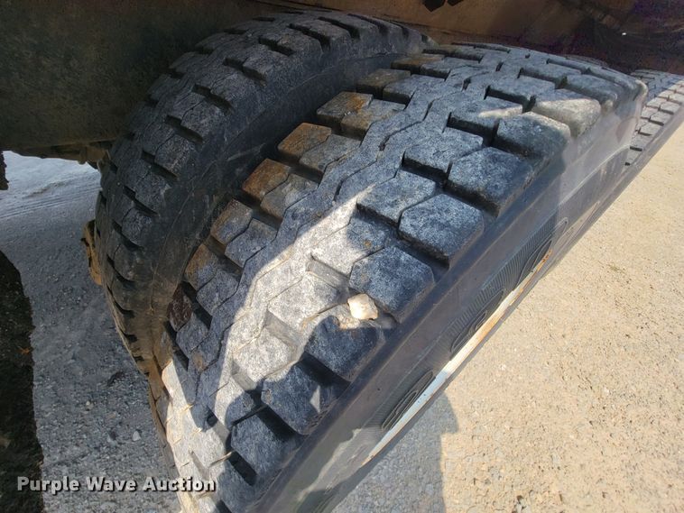 image for item IF9957 2006 International 7400  dump truck