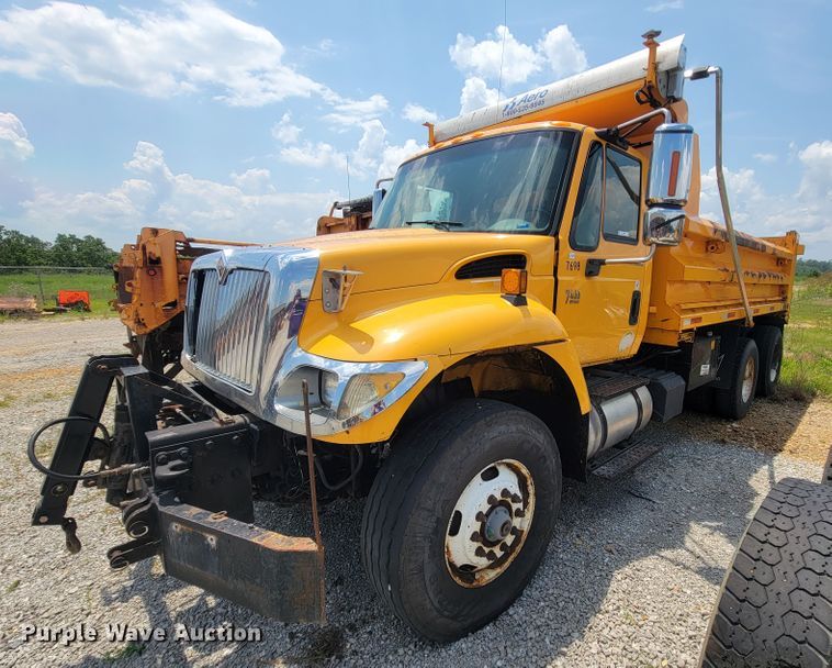 image for item IF9958 2006 International 7400  dump truck