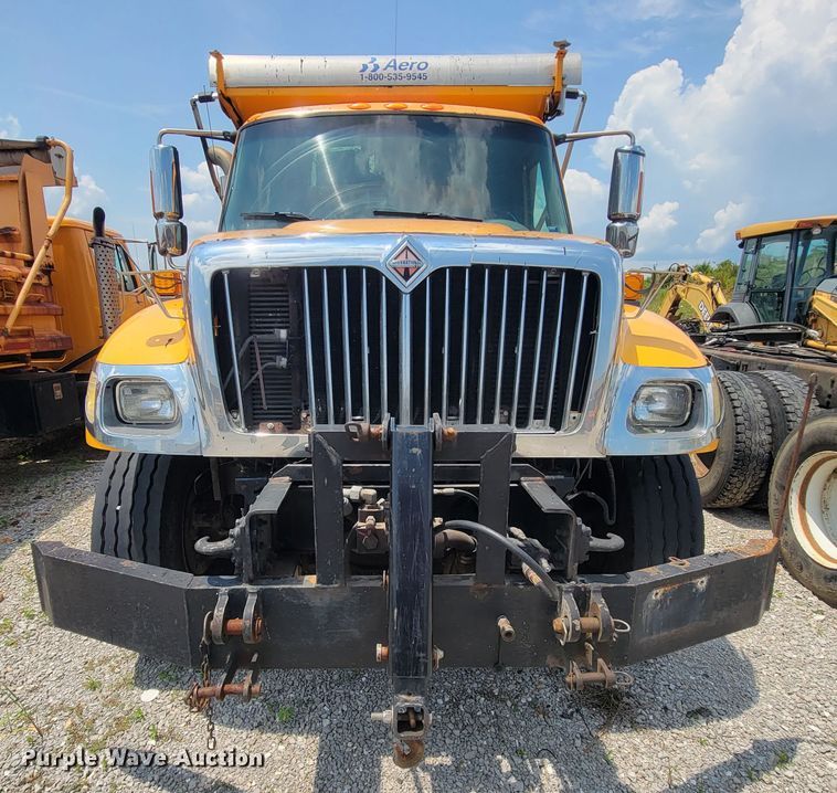 image for item IF9958 2006 International 7400  dump truck