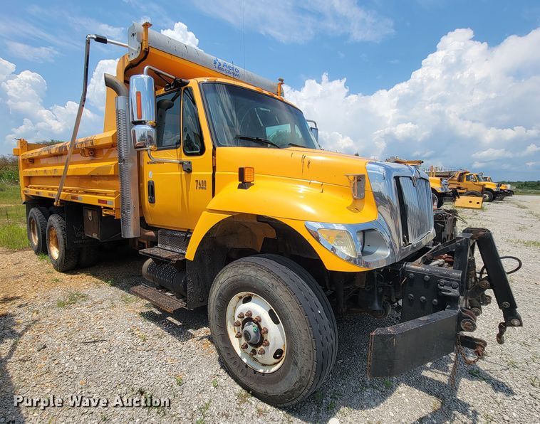 image for item IF9958 2006 International 7400  dump truck