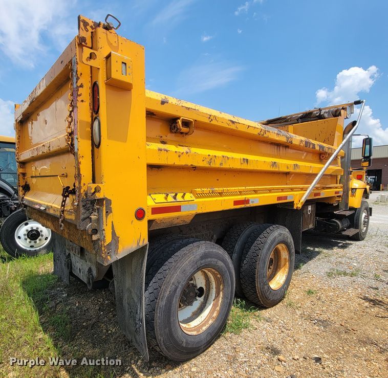 image for item IF9958 2006 International 7400  dump truck