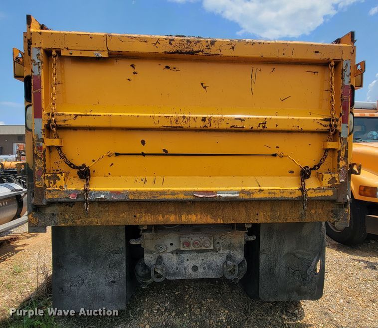 image for item IF9958 2006 International 7400  dump truck